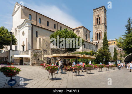 Ravello, Italien - 16. Juni 2017: Piazza Duomo und der Kathedrale Santa Maria Assunta in Amalfi, Kampanien, Italien Stockfoto