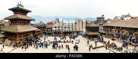 Blick auf Taumadhi Square von Nyatapola Tempel, Bhaktapur, Nepal Stockfoto