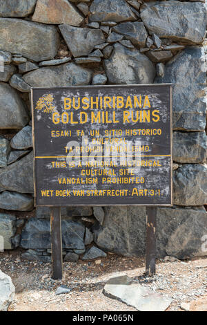 Unterschreiben Sie bei Bushiribana Goldmine - eine nationale historische kulturelle Ort, Aruba, Karibik Stockfoto