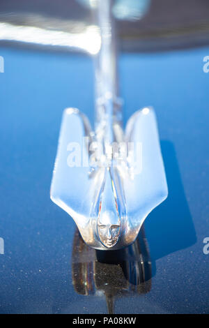 1950er Cadillac optimierte verchromte Kühlerfigur Stockfoto