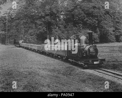 620 Motor Nr. 4 und Zug, Eaton Hall Railway, Platte VIII (Minimum Schmalspurbahnen) Stockfoto