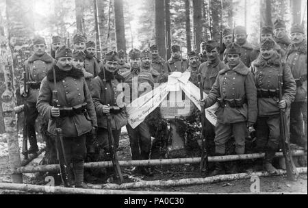 653 Erster Weltkrieg, Tableau, Männer, einheitliche, Waffe, Bestattung, Grab, Trauer, Wälder, gun Fortepan 25060 Stockfoto