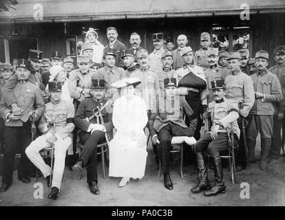 653 Erster Weltkrieg, Tableau, Uniform, Männer, Frauen, Schwert, Geste, Verletzte, Behinderte, Medaille Fortepan 14087 Stockfoto