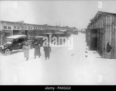 708 deutsche Soldaten-Gehen-auf-die-Straße-in-die-Stadt--352030037312 Minsk Stockfoto