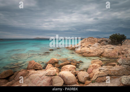Spiaggia Capriccioli an der Costa Smeralda auf der italienischen Insel Sardinien Stockfoto