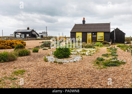 Vorgarten der Prospect Cottage, Haus von Derek Jarman, Regisseur, auf dem Kiesstrand in Dungeness, Shepway District, Kent Stockfoto