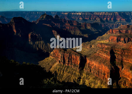 Arizona, USA. 25. Juni 2018. Sonnenaufgang über Bright Angel Point entlang des Grand Canyon North Rim, Georgia, am Montag, 25. Juni 2018. Credit: L.E. Baskow/ZUMA Draht/Alamy leben Nachrichten Stockfoto