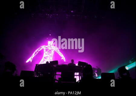 Rom, Italien. 19. Juli 2018. die Chemical Brothers im Konzert an Rock in Rom. Auf dem Bild die Chemical Brothers Credit: Unabhängige Fotoagentur/Alamy leben Nachrichten Stockfoto