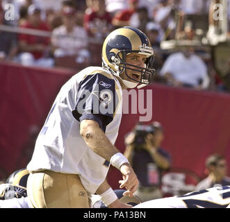 San Francisco, Kalifornien, USA. 6. Okt 2002. St. Louis Rams quarterback Jamie Martin (12) am Sonntag, 6. Oktober 2002 in San Francisco, Kalifornien. Die 49ers besiegten die Rams 37-13. Credit: Al Golub/ZUMA Draht/Alamy leben Nachrichten Stockfoto