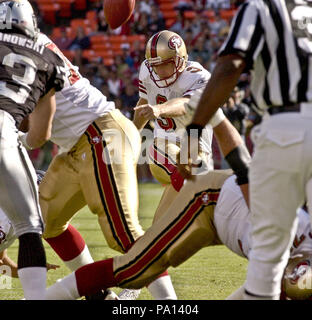 San Francisco, Kalifornien, USA. 14 Aug, 2003. San Francisco 49ers Kicker Jeff Chandler (3) am Donnerstag, 14. August 2003 in San Francisco, Kalifornien. Die 49ers besiegten die Räuber 24-17 in einem preseason Spiel. Credit: Al Golub/ZUMA Draht/Alamy leben Nachrichten Stockfoto