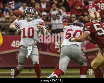 San Francisco, Kalifornien, USA. 6 Nov, 2005. New York Giants Quarterback Eli Manning (10) am Sonntag, 6. November 2005 in San Francisco, Kalifornien. Die Giants besiegten die 49ers 24-6. Credit: Al Golub/ZUMA Draht/Alamy leben Nachrichten Stockfoto