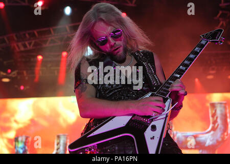 Malakasa, Griechenland. 19. Juli 2018. Gitarrist Richie Falukner, der britischen Band Judas Priest Live auf der Bühne des Terravibe Rockwave Festival im Park 37 km nördlich von Athen. Credit: aristidis Vafeiadakis/ZUMA Draht/Alamy leben Nachrichten Stockfoto