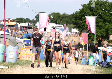 Nozstock Festival in der Nähe von Bromyard, Herefordshire, UK-Freitag, Juli 2018 20 - Musik Fans kommen vor Ort für den Start der 20 Nozstock Music Festival im warmen Sonnenschein mit lokalen temps von 25 c-- Nozstock läuft noch bis zum Sonntag, den 22. Juli 2018. Foto Steven Mai/Alamy leben Nachrichten Stockfoto