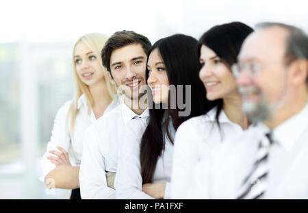 Inhalt diverse Business Group steht in der Zeile Stockfoto