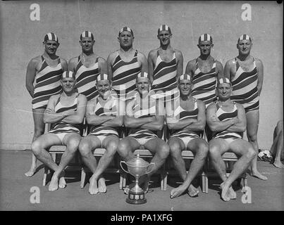 254 SLNSW 29592 North Bondi Surf Life Saving Team gewinnt NWhitehead Trophy 19421943 Stockfoto