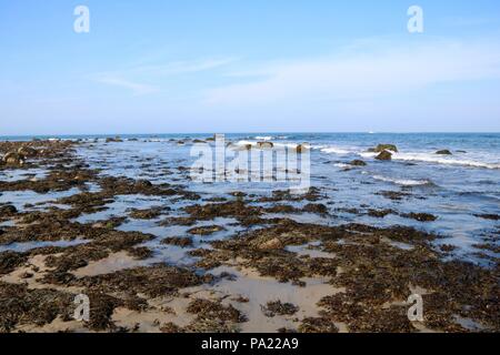 Ein Blick auf das Meer vom Haus Strand, Block Island, Rhode Island. Stockfoto