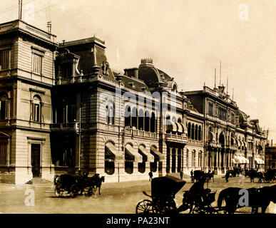 . Englisch: Casa Rosada in Buenos Aires. Español: Casa Rosada. Geldbußen Siglo XIX. Inventario 54 Allgemeines Archiv der Nation name Archivo General de la Nación Argentina Ort Buenos Aires, Argentinien Koordinaten 34° 36' 17" S, 58° 22' 14" W etabliert, 28. August 1821 Webseite AGN Authority control: Q 2860529 ISNI: 0000 0001 23755869 Diese Datei wurde Dank einer Vereinbarung zwischen der Allgemeinen Archiv der Nation von Argentinien und Argentinien. . 1890 s 285 Casa Rosada. Geldbußen Siglo XIX Stockfoto