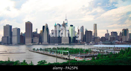 Blick auf Manhattan von der Brooklyn Heights Promenade Stockfoto