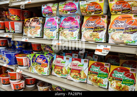 Orlando Florida, Chinatown, iFresh Chinese Market, Supermarkt, Lebensmittel, Ramen, Instant-Suppe, Nudelschüssel, importierte ethnische, Nongshim, koreanische Marke, sh Stockfoto