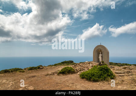 Stein Denkmal an der Spitze des Cap Corse in der Nähe von Moulin Mattei in Korsika Stockfoto