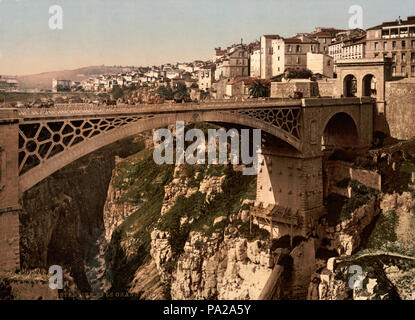 . Deutsch: "Mit großen Brücke, Constantine, Algerien" Français: Constantine [Algérie] et le Grand Pont. ca. 1899 346 Constantine, Algerien, Ca. 1899 Stockfoto