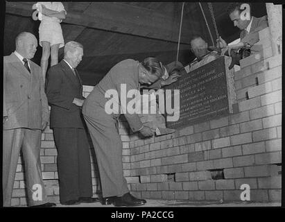 257 32522 SLNSW Gouverneur von NSW LieutenantGeneral Sir John northcott bei Cessnock Stockfoto