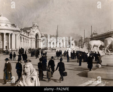 359 Massen wandern die 1904 World's Fair Gelände vor dem Palast der Hersteller vor der Messe offiziell eröffnet. Stockfoto