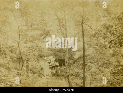 323 Cliff Höhle. Picknick Party vor dem Eingang, Fernsicht. 13. Juni 1891 Stockfoto