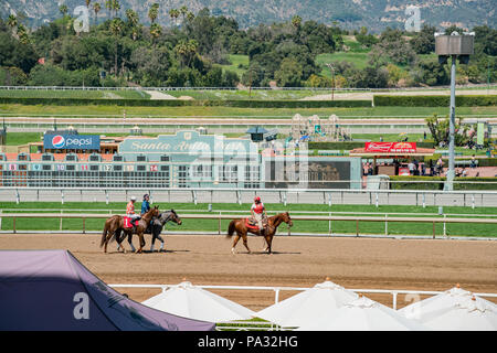 Los Angeles, APR 8: Pferderennen in Santa Anita Park auf der Apr 8, 2018 in Los Angeles, Kalifornien Stockfoto