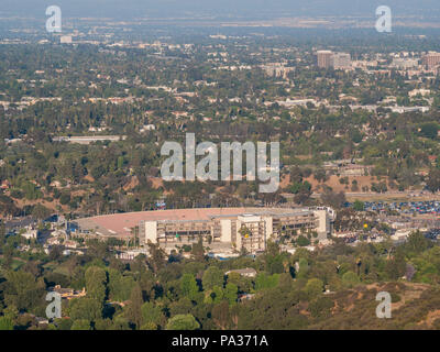 Die schöne Rose Bowl und Pasadena Blick auf die Innenstadt rund um Twilight Time Stockfoto