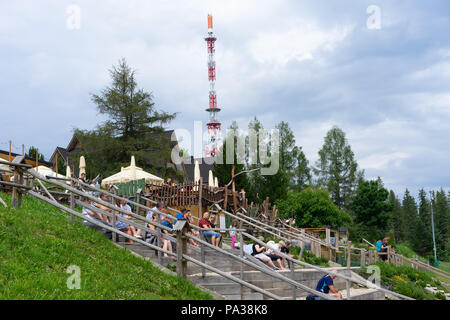 Menschen entspannend auf Gubalowka Park Peak Zakopane, Polen, Europa. Stockfoto