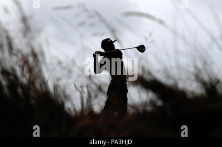 Dänemarks Thorbjorn Olesen Stücke weg die 4. Während der Tag Zwei der Open Championship 2018 in Carnoustie Golf Links, Angus. Stockfoto