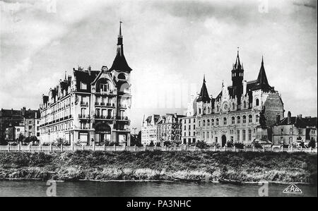 152 La Meuse et la place de l'Hôtel de Ville Stockfoto