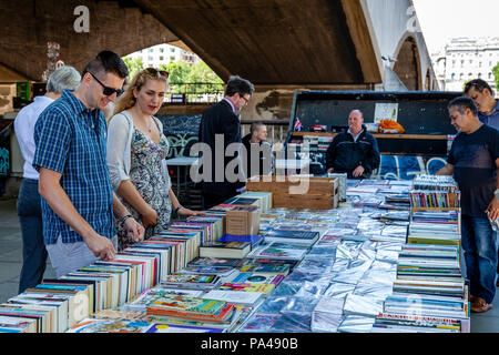 Southbank Centre Buchmarkt, Thames Riverside, London, England Stockfoto