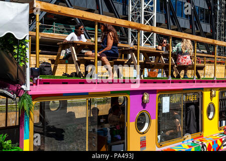 Ein schwimmendes Café in Little Venice, London, England Stockfoto