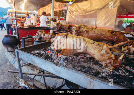 Lämmer am Spieß gebraten während des berühmten jährlichen Guca Trompeten Festival im Dorf, Serbien, auch als Dragacevski Sabor, 2017 bekannt Stockfoto