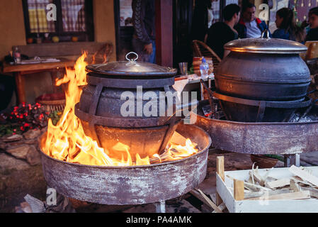 Lebensmittel Zelt während der berühmten jährlichen Guca Trompeten Festival im Dorf, Serbien, auch als Dragacevski Sabor, 2017 bekannt Stockfoto