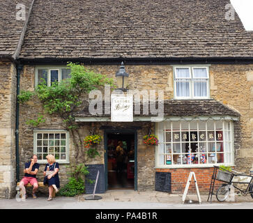 Die Bäckerei im Dorf Lacock in Wiltshire, England. Stockfoto