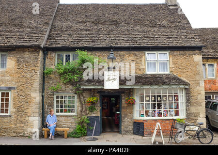 Die Bäckerei im Dorf Lacock in Wiltshire, England. Stockfoto