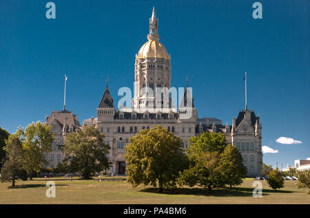 Connecticut State Capitol Building liegt nördlich von Capitol Avenue und südlich von Bushnell Park in Hartford, der Hauptstadt von Connecticut. Die aktuelle Stockfoto