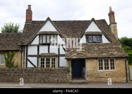 Ein altes Haus im Dorf Lacock in Wiltshire, England. Stockfoto