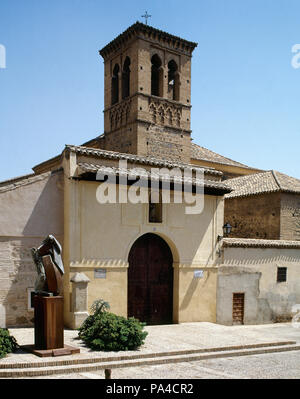 Spanien. Die Region Kastilien-La Mancha. Toledo. Kloster der Conceptionists. Die Reihenfolge der Unbefleckten Empfängnis der Gottesmutter (Conceptionists) wurde im Jahre 1484 in Toledo gegründet, der Hl. Beatrix von Silva. Die Kirche stammt aus dem 14. Jahrhundert. Es spart einem Mudejar Stil Tower. Außenansicht. Stockfoto