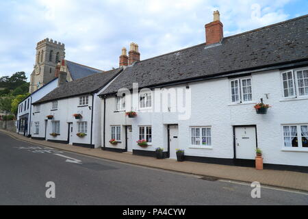 Alte Häuser in Fore Street im Dorf von Bier, Devon Stockfoto