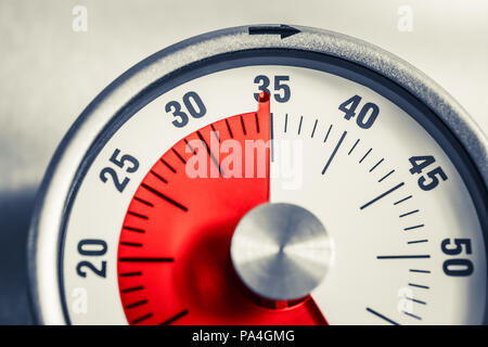 Kühlschrank Thermometer Analog : Minuten analoge küchenuhr mit roter markierung auf einem Kühlschrank Thermometer Analog : Minuten analoge küchenuhr mit roter markierung auf einem