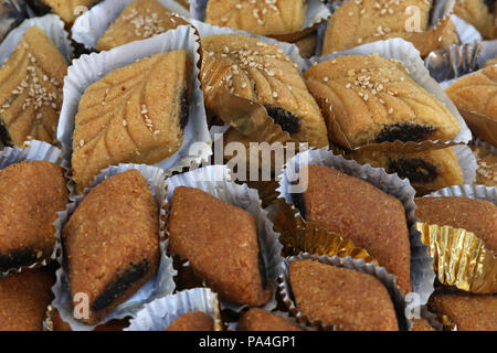 Makrout, Nordafrikanische Grieß cookies mit Datum einfügen gefüllt Stockfoto