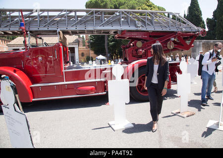 Rom, Italien. 19. Juli 2018. Der Bürgermeister von Rom Virginia Raggi weiht Besuche der künstlerischen Installation namens "agome 547" Credit: Matteo Nardone/Pacific Press/Alamy leben Nachrichten Stockfoto