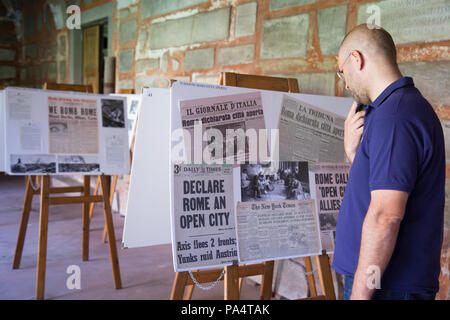 Rom, Italien. 19. Juli 2018. Zeitungsartikel nach der Bombardierung der römischen Viertel San Lorenzo am 19. Juli 1943 Credit: Matteo Nardone/Pacific Press/Alamy leben Nachrichten Stockfoto