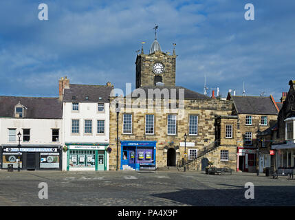 Das alte Rathaus, Marktplatz, Alnwick, Northumberland, England Großbritannien Stockfoto