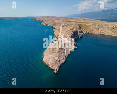 Luftaufnahme von den Ruinen der alten Festung Fortica auf der Insel Pag, Kroatien Stockfoto