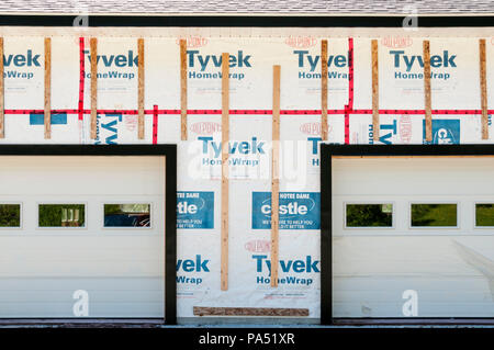 Tyvek HomeWrap von DuPont, verwendet ein Gebäude während der Bauarbeiten zu schützen. Stockfoto